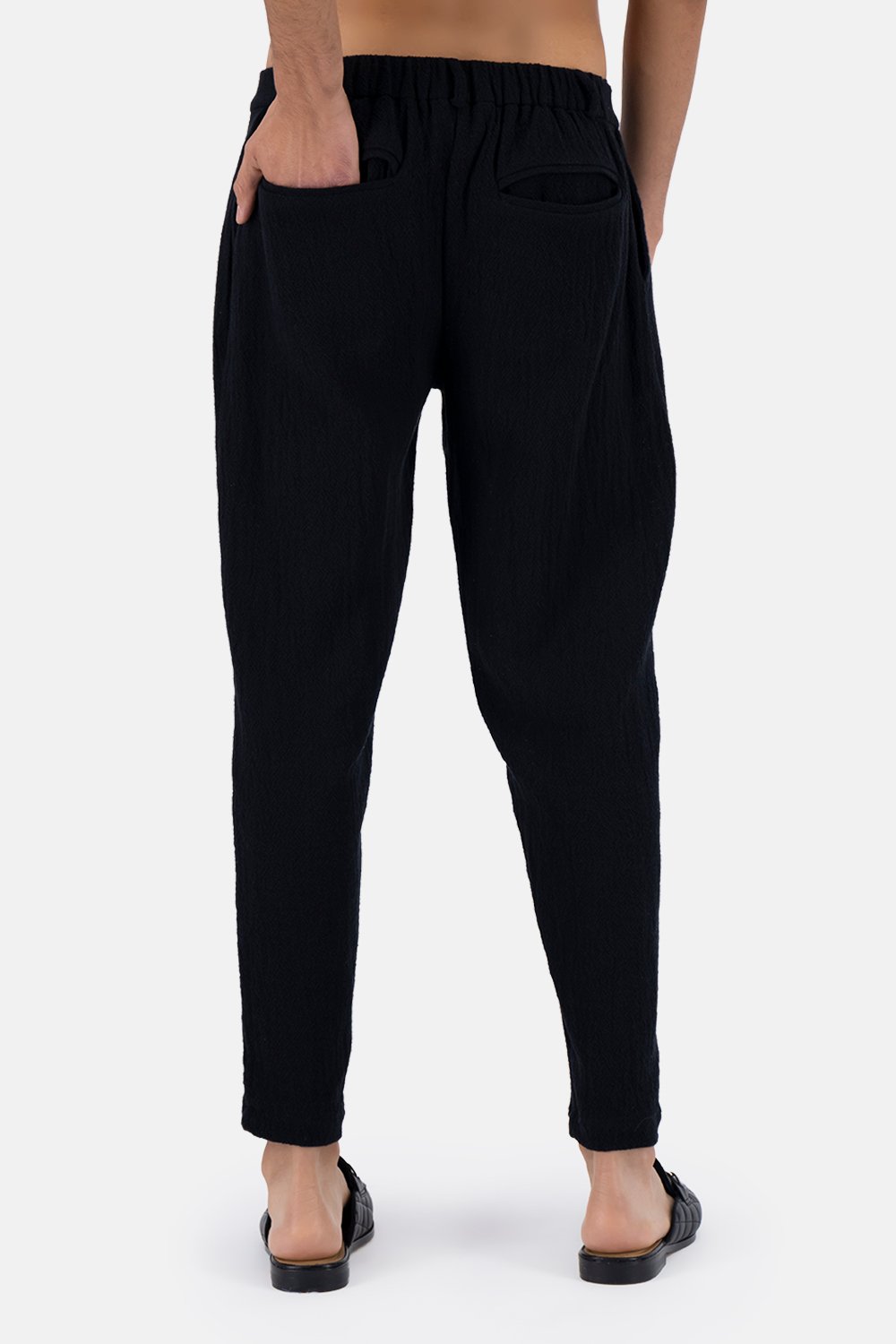 mk_23515_neg_medium_b_raw_8_Pantalon_Coleccion_Merkaba_Negro_Hombre.jpg