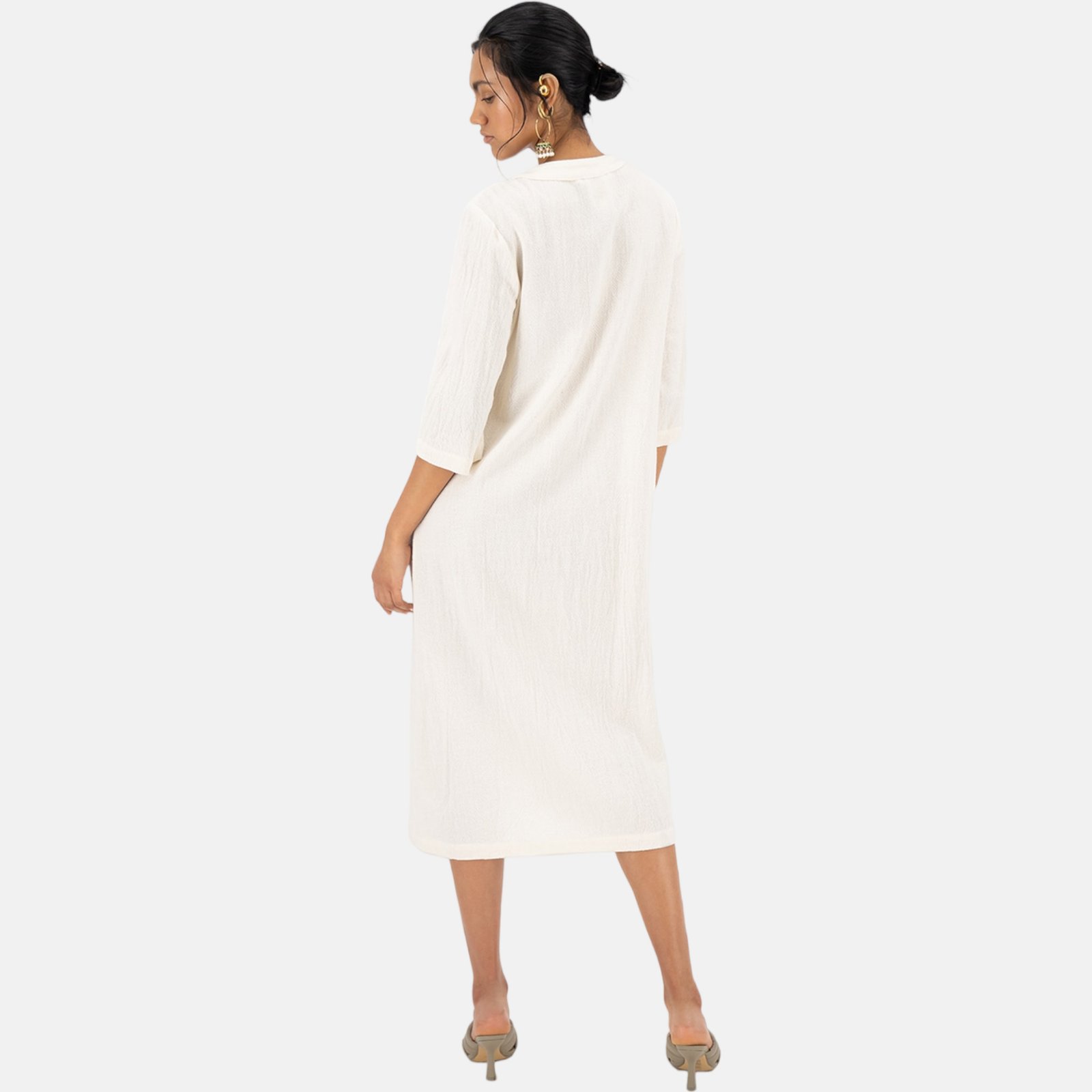 square-mk_23507_hue_editorial_raw_13_Vestido_botones_largo_Merkaba_Hueso_Mujer