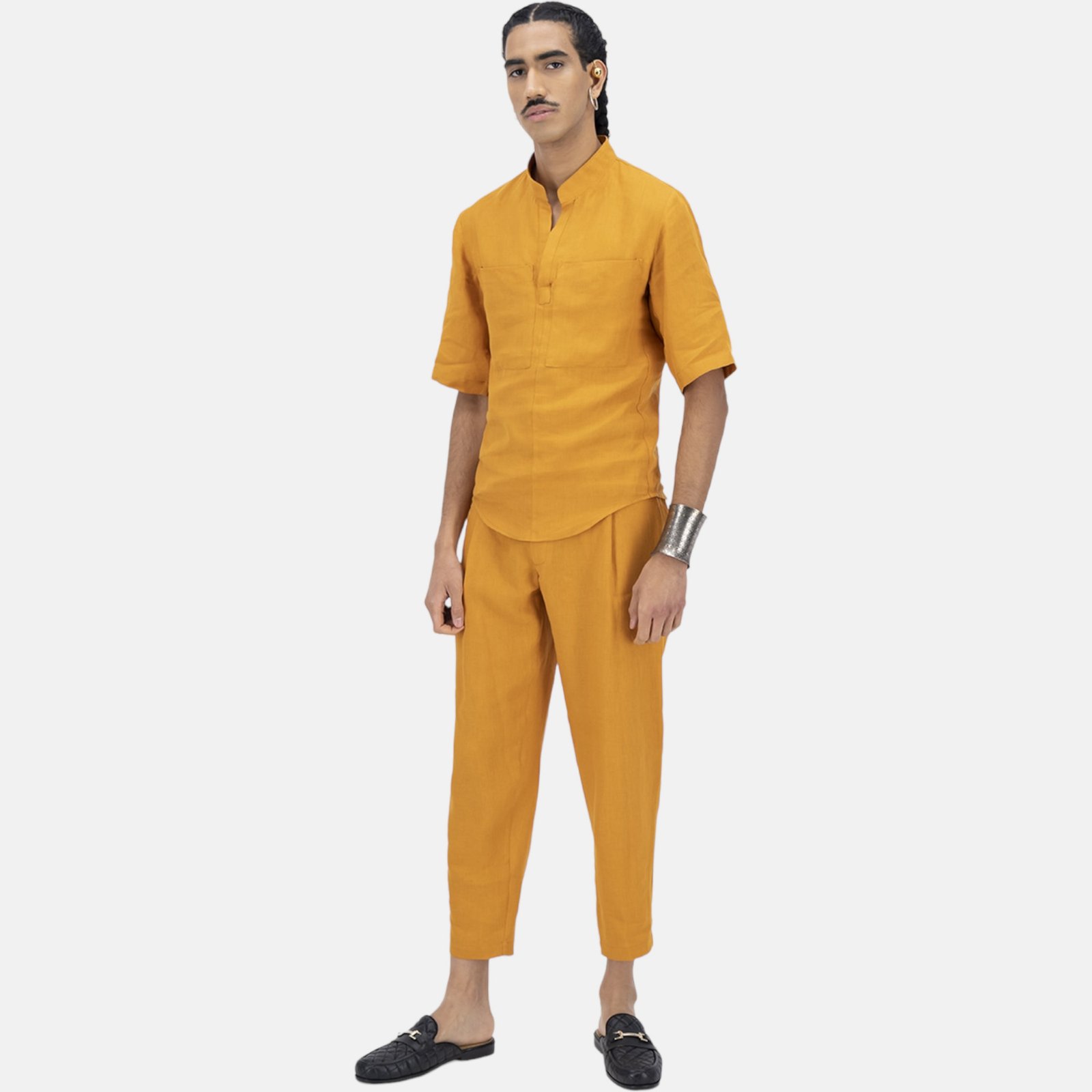 square-mk_23512_mos_editorial_raw_2_Camisa_Merkaba_Mostaza_Hombre